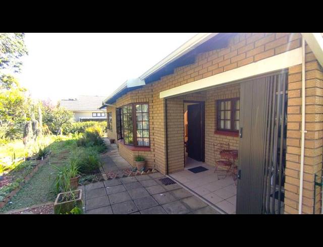 3 BEDROOM TOWNHOUSE FOR SALE IN PRESTBURY